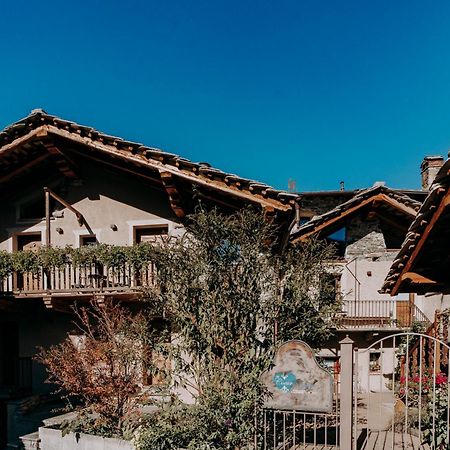 Au Coeur Du Village Chambres D'Hotes & Spa Arnad Exterior photo