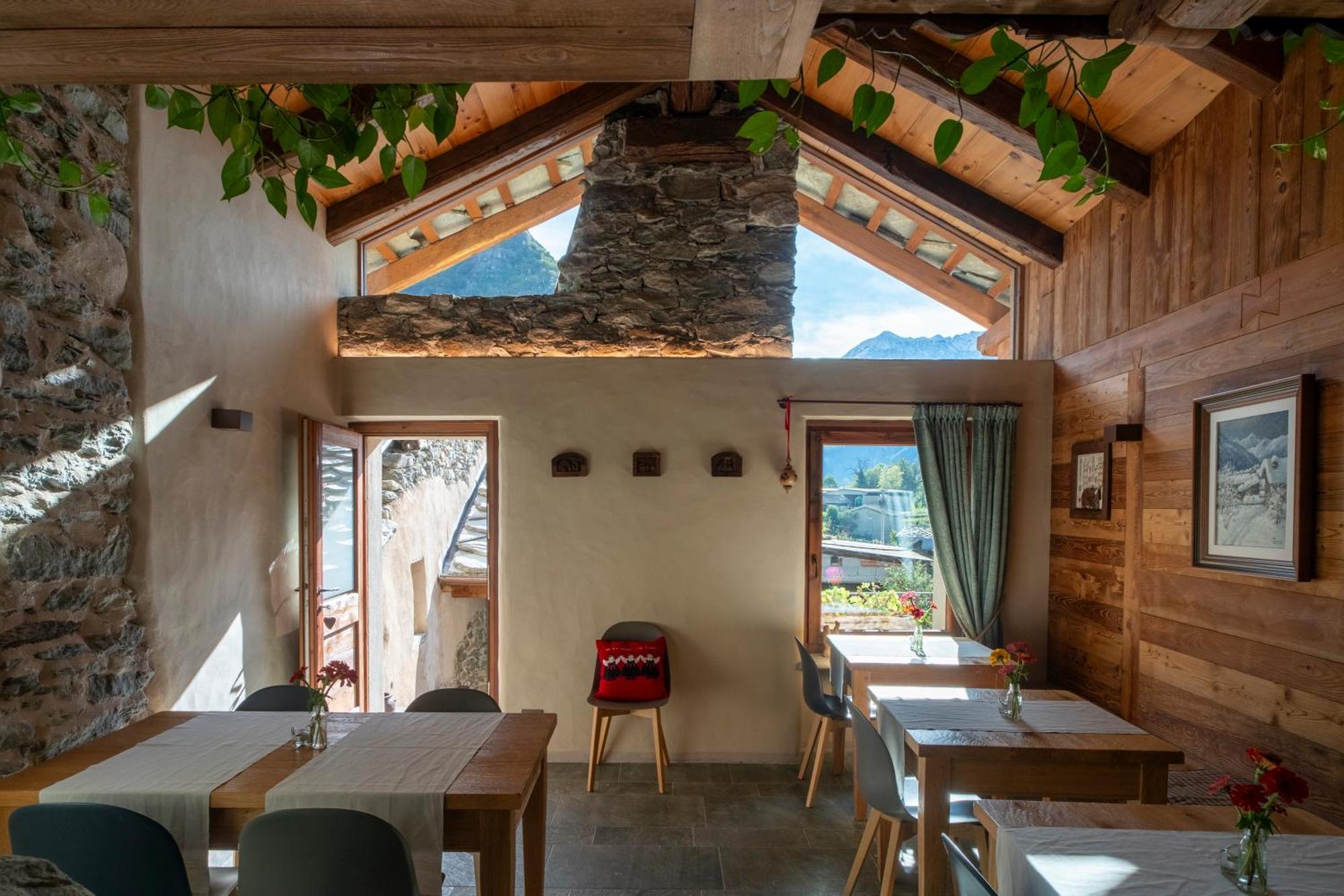 Au Coeur Du Village Chambres D'Hotes & Spa Arnad Exterior photo